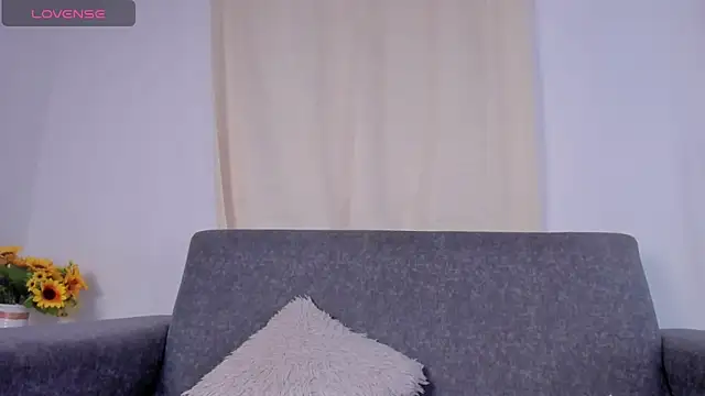 isa kiss online show from February 7, 2025, 6:34 pm