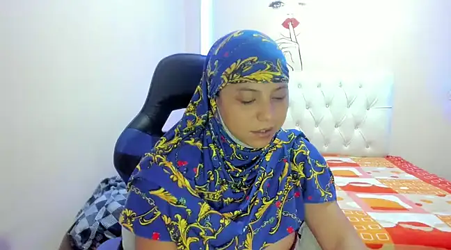 Leylafourniert online show from January 13, 2025, 11:06 pm