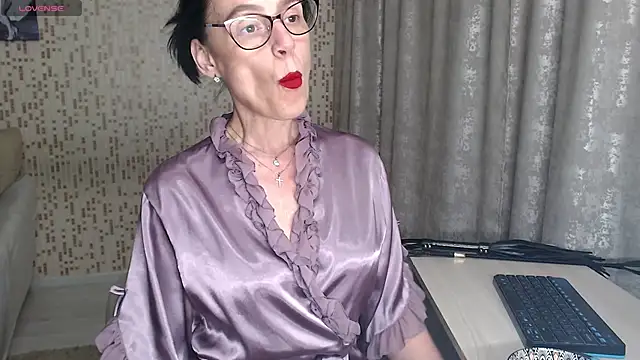 Snapshot of BelovedLady chatting on May 11, 2026, 5:43 pm BelovedLady online show from May 11, 2026, 5:43 pm