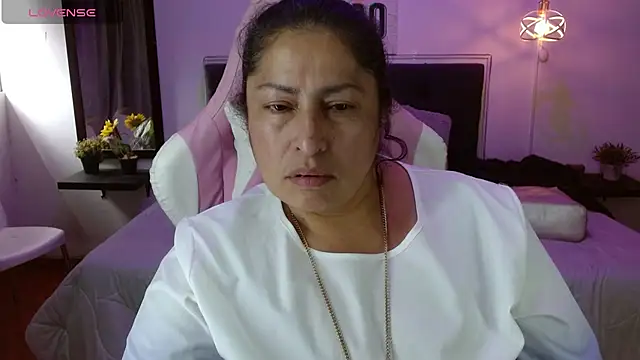 Keyla01  online show from October 27, 2025, 6:34 pm