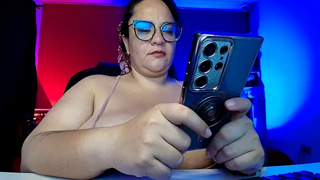 lulubigtitts1 online show from October 5, 2025, 2:32 am