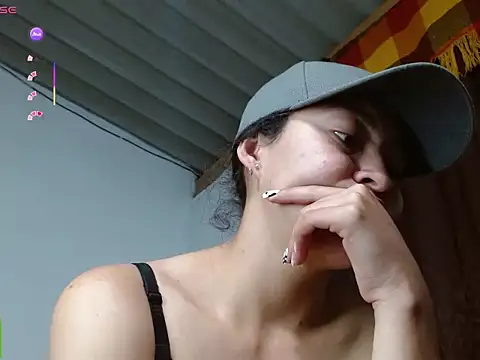 Snapshot of Olivia_Bright chatting on May 27, 2026, 1:57 am Olivia Bright online show from May 27, 2026, 1:57 am