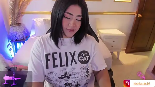 lucy26  online show from March 4, 2025, 2:06 am