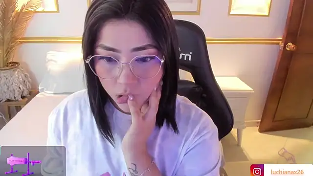 lucy26  online show from March 5, 2025, 8:32 am