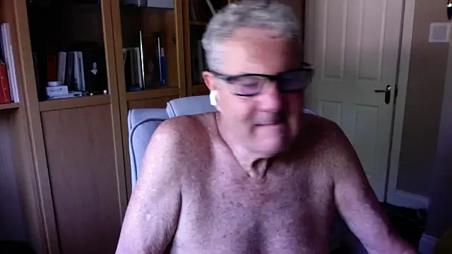 Snapshot of Oldpistolpete chatting on June 23, 2026, 10:02 am Oldpistolpete online show from June 23, 2026, 10:02 am
