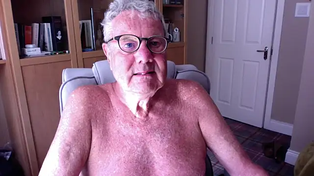 Snapshot of Oldpistolpete chatting on June 25, 2026, 5:06 pm Oldpistolpete online show from June 25, 2026, 5:06 pm