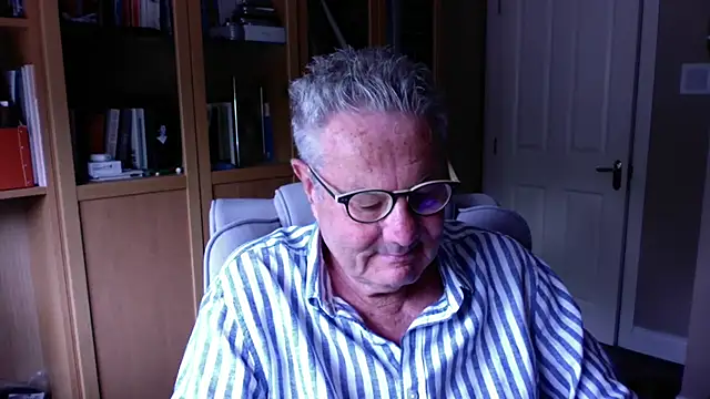 Snapshot of Oldpistolpete chatting on June 26, 2026, 10:52 am Oldpistolpete online show from June 26, 2026, 10:52 am