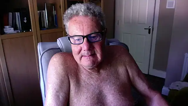 Snapshot of Oldpistolpete chatting on July 6, 2026, 8:55 am Oldpistolpete online show from July 6, 2026, 8:55 am