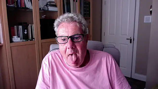 Snapshot of Oldpistolpete chatting on July 11, 2026, 7:05 pm Oldpistolpete online show from July 11, 2026, 7:05 pm