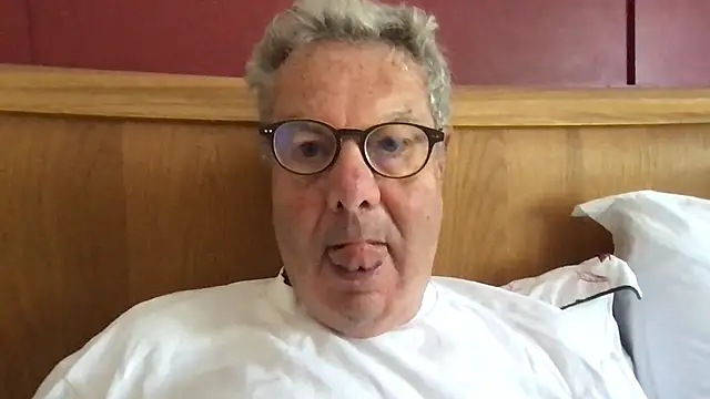 Snapshot of Oldpistolpete chatting on July 14, 2026, 8:52 am Oldpistolpete online show from July 14, 2026, 8:52 am