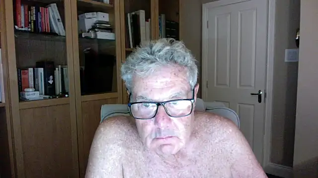 Snapshot of Oldpistolpete chatting on July 16, 2026, 9:21 pm Oldpistolpete online show from July 16, 2026, 9:21 pm