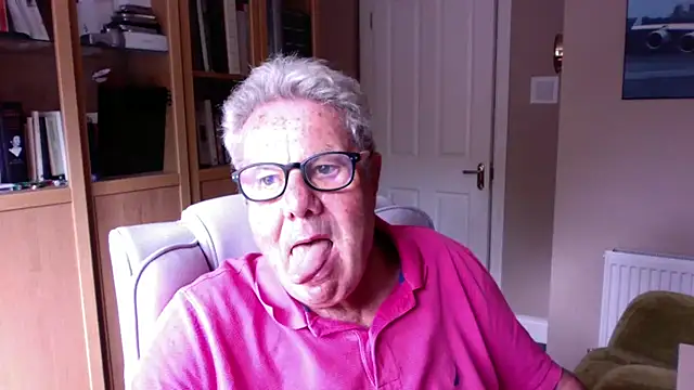 Snapshot of Oldpistolpete chatting on July 23, 2026, 3:32 pm Oldpistolpete online show from July 23, 2026, 3:32 pm