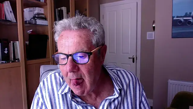 Snapshot of Oldpistolpete chatting on July 26, 2026, 12:23 pm Oldpistolpete online show from July 26, 2026, 12:23 pm