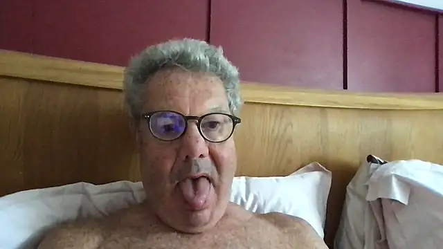 Snapshot of Oldpistolpete chatting on July 28, 2026, 9:04 am Oldpistolpete online show from July 28, 2026, 9:04 am