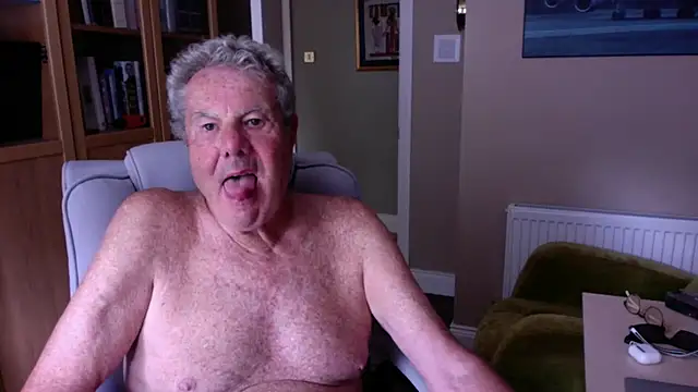 Snapshot of Oldpistolpete chatting on July 28, 2026, 2:13 pm Oldpistolpete online show from July 28, 2026, 2:13 pm