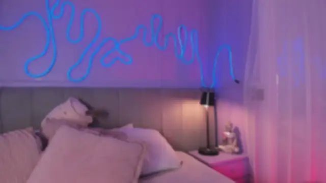 Sofly s online show from December 15, 2025, 12:09 pm