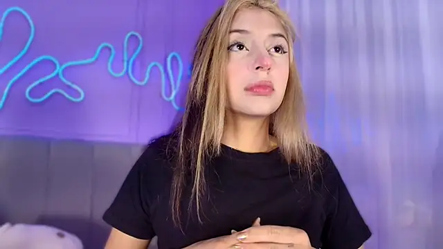 Snapshot of Sofly_s chatting on June 4, 2026, 12:00 pm Sofly s online show from June 4, 2026, 12:00 pm
