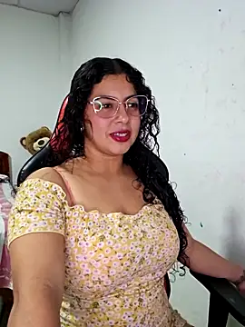 Snapshot of Mary_pinkish chatting on November 18, 2025, 12:49 am Mary pinkish online show from November 18, 2025, 12:49 am