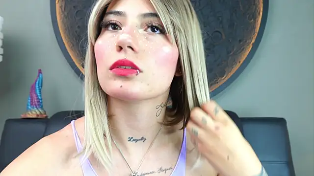 miss sharlotte18 online show from November 6, 2025, 6:09 pm