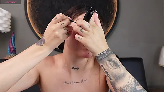 miss sharlotte18 online show from April 18, 2026, 8:20 pm