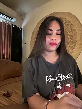 Snapshot of BigDominaMia chatting on May 3, 2026, 1:44 am BigDominaMia online show from May 3, 2026, 1:44 am