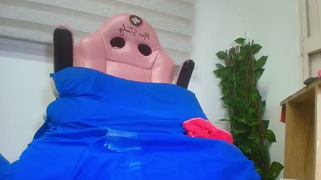  linda milk  online show from February 14, 2025, 9:13 am