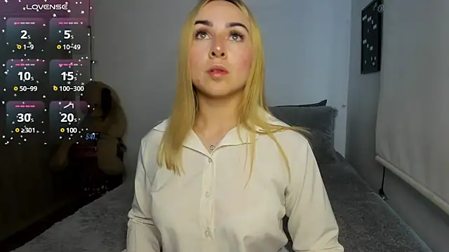 Snapshot of sophi_mooreno chatting on February 26, 2025, 10:42 pm sophi mooreno online show from February 26, 2025, 10:42 pm