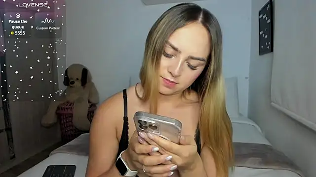 Snapshot of sophi_mooreno chatting on February 1, 2026, 2:32 am sophi mooreno online show from February 1, 2026, 2:32 am