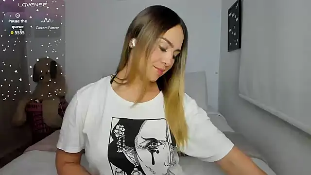 Snapshot of sophi_mooreno chatting on February 6, 2026, 3:00 am sophi mooreno online show from February 6, 2026, 3:00 am