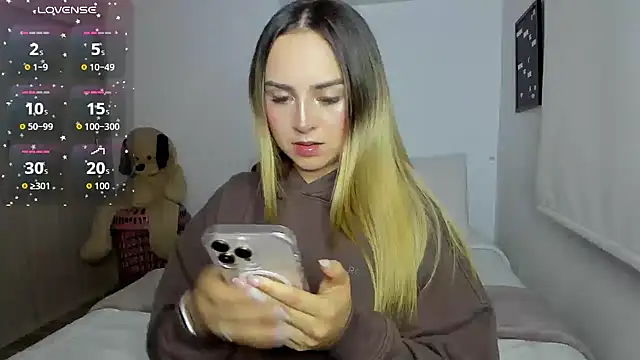 Snapshot of sophi_mooreno chatting on February 7, 2026, 1:20 am sophi mooreno online show from February 7, 2026, 1:20 am