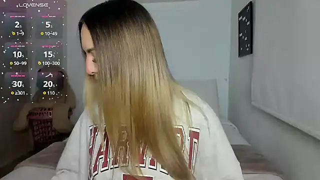 Snapshot of sophi_mooreno chatting on March 12, 2026, 12:50 am sophi mooreno online show from March 12, 2026, 12:50 am