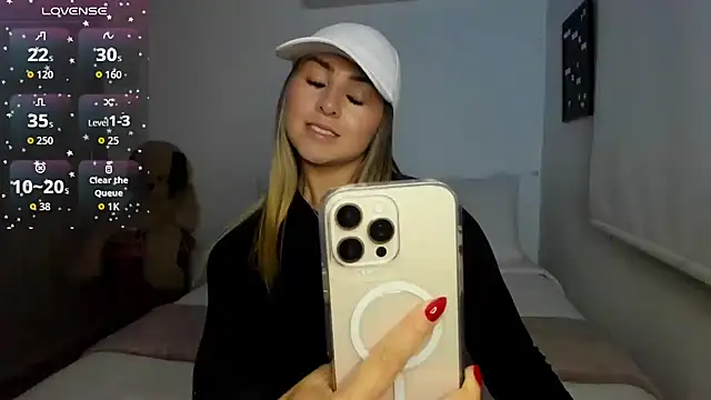 Snapshot of sophi_mooreno chatting on July 28, 2026, 2:18 am sophi mooreno online show from July 28, 2026, 2:18 am