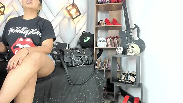 MirandaHaguen online show from October 6, 2025, 9:56 pm