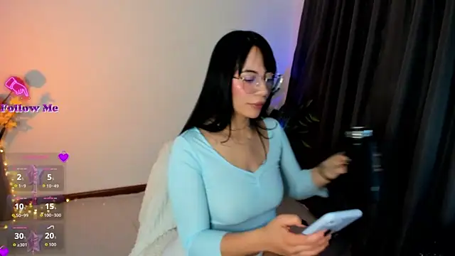 Silvanna-Moree online show from November 6, 2025, 7:15 pm