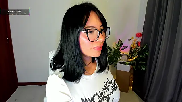 Silvanna-Moree online show from February 16, 2026, 5:09 pm