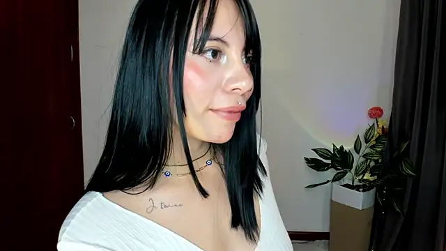Snapshot of Silvanna-Moree chatting on May 31, 2026, 12:19 am Silvanna-Moree online show from May 31, 2026, 12:19 am