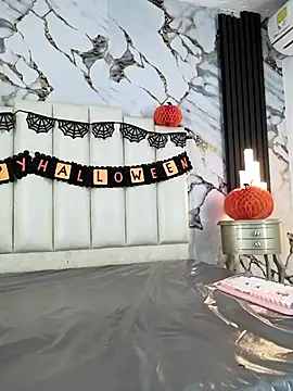 mollieblue69 online show from October 29, 2025, 1:02 pm