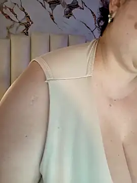 mollieblue69 online show from April 21, 2026, 1:17 pm