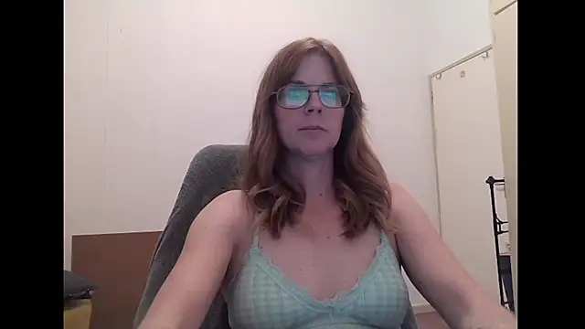 Snapshot of SavannaGirly chatting on June 24, 2026, 6:56 am SavannaGirly online show from June 24, 2026, 6:56 am