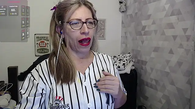 Chayla Ruiz online show from September 19, 2025, 7:36 pm