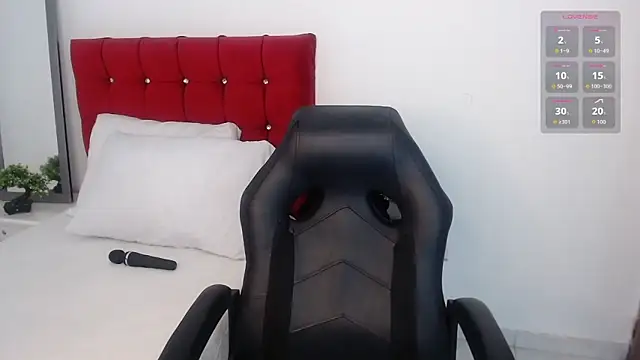 Wanda Milf online show from April 27, 2026, 7:01 pm