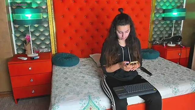 VallerieJones online show from May 19, 2026, 7:58 am