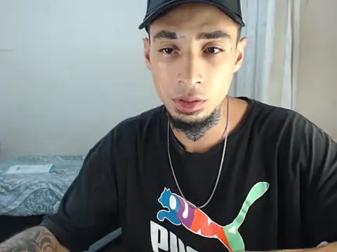 emiliano hottt online show from January 28, 2025, 11:39 pm