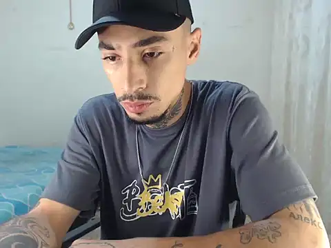 emiliano hottt online show from December 16, 2025, 3:50 pm