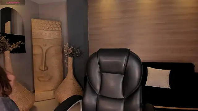 Snapshot of MaryLewis_ chatting on June 22, 2026, 12:24 pm MaryLewis online show from June 22, 2026, 12:24 pm