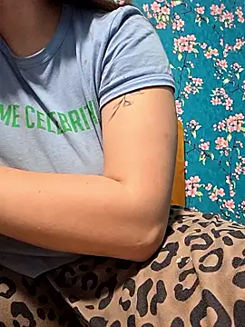 NansyyyaLiannkkaasssssa78 online show from December 3, 2025, 7:45 pm