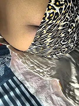 Snapshot of pariraj001 chatting on April 3, 2026, 5:27 am pariraj001 online show from April 3, 2026, 5:27 am