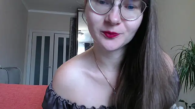 KiraGoldens online show from September 13, 2025, 6:13 am