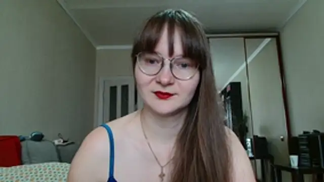 Snapshot of KiraGoldens chatting on June 11, 2026, 6:33 am KiraGoldens online show from June 11, 2026, 6:33 am