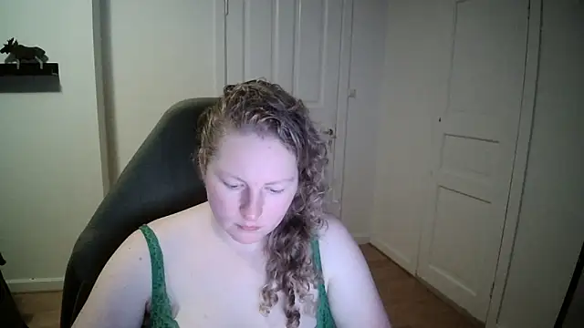 Girlnina-1995 online show from December 19, 2024, 6:12 pm